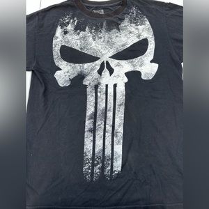 Black and white Marvel punisher T-shirt
